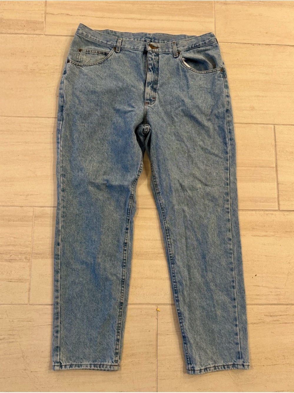 LL Bean Men’s 40x32 Medium Wash Denim Straight Leg Jeans. Gently Used